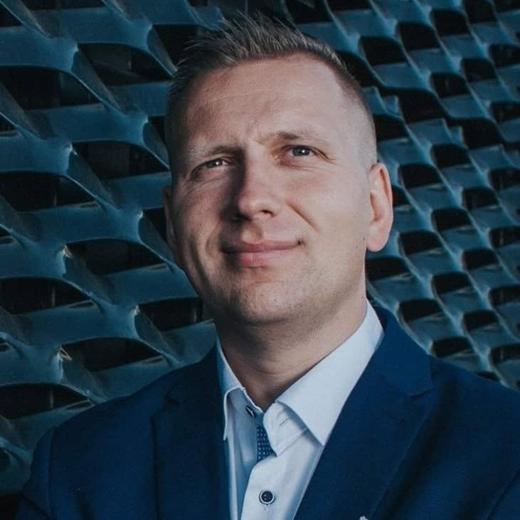 Maciej Wieczorek - Expert w Bentleyu