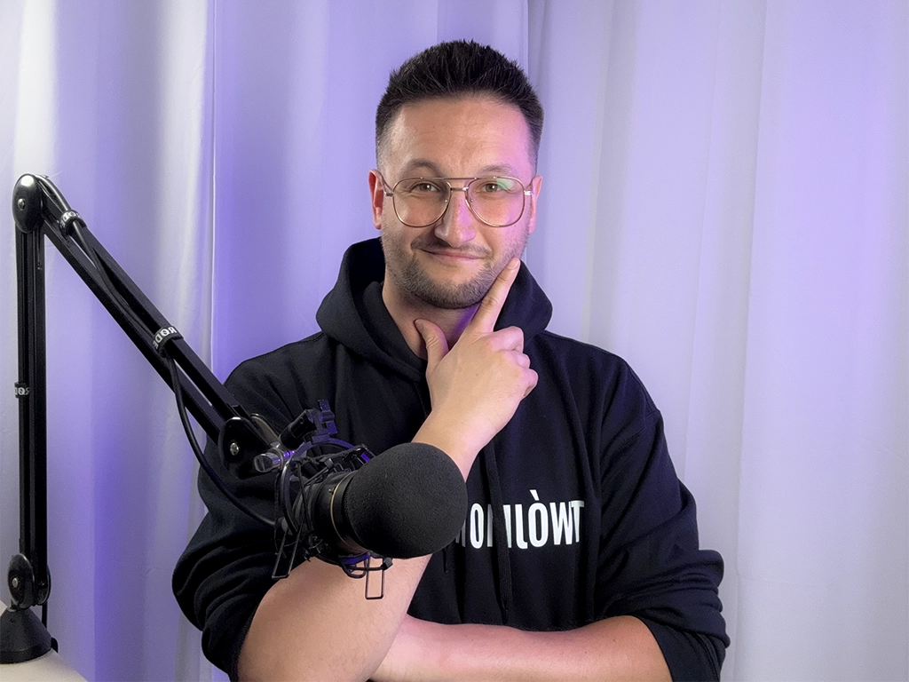 Krzysztof Wittchen przy mikrofonie